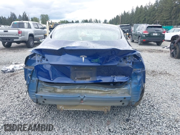 2018 Tesla Model 3 Long Range Battery z VIN 5YJ3E1EBXJF092025, wystawiony jako IAAI lot #42268369 z przebiegiem 132 687 mil mil oraz . Historia ofert i sprzedaży dostępna na DreamBid. Obrazek 6.