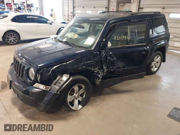 2014 Jeep Patriot Latitude z VIN 1C4NJRFB2ED693945, wystawiony jako IAAI lot #42117446 z przebiegiem 151 614 mil mil oraz . Historia ofert i sprzedaży dostępna na DreamBid. Obrazek 2.