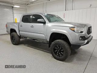 2020 Toyota Tacoma SR5 z VIN 5TFAZ5CN9LX089772, wystawiony jako Copart lot #60783225 z przebiegiem 59 592 mil mil oraz Czysty tytuł • Clean title. Historia ofert i sprzedaży dostępna na DreamBid. Obrazek 4.