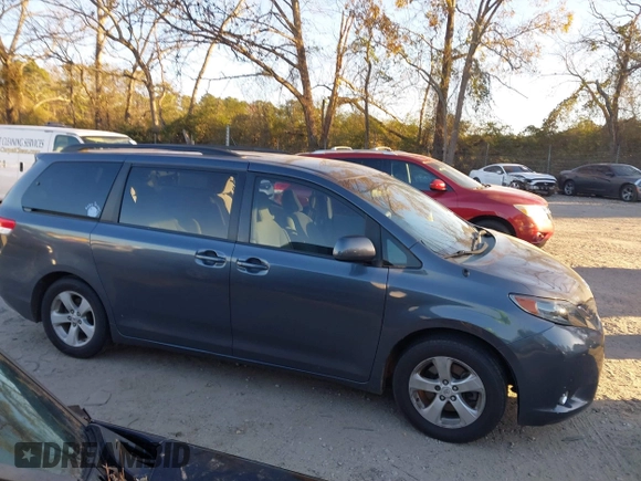 2011 Toyota Sienna LE AAS with VIN 5TDKK3DC2BS070656, listed as a IAAI auction lot 41034261 with 259,239 mi miles. Bid and sale history available at carsss.com. Image 13.