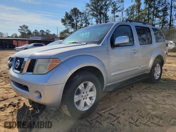 2006 Nissan Pathfinder SE z VIN 5N1AR18U46C627598, wystawiony jako IAAI lot #41527404 z przebiegiem 124 763 mil mil oraz . Historia ofert i sprzedaży dostępna na DreamBid. Obrazek 2.