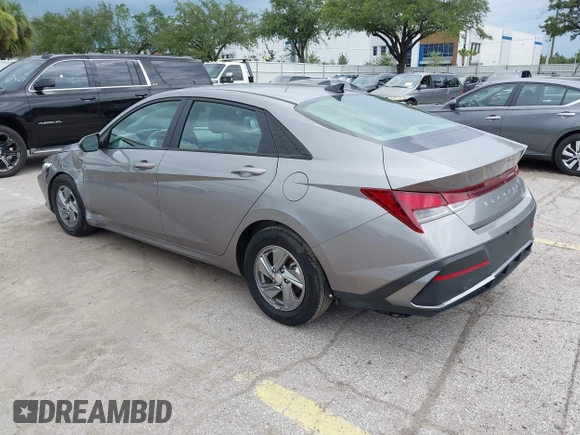 2024 Hyundai Elantra SE z VIN KMHLL4DG5RU645022, wystawiony jako IAAI lot #42651170 z przebiegiem 33 769 mil mil oraz . Historia ofert i sprzedaży dostępna na DreamBid. Obrazek 3.