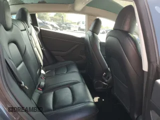 2022 Tesla Model 3 z VIN 5YJ3E1EA2NF318667, wystawiony jako Copart lot #49469145 z przebiegiem 48 242 mil mil oraz Szkoda całkowita • Salvage title. Historia ofert i sprzedaży dostępna na DreamBid. Obrazek 11.