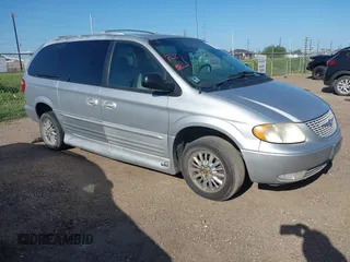 2002 Chrysler Town & Country Limited with VIN 2C8GP64L62R552398, listed as a IAAI auction lot 42021018 with 88,601 mi miles. Bid and sale history available at carsss.com. Image 1.