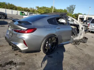 2021 BMW M8 Competition z VIN WBSGV0C03MCG35516, wystawiony jako Copart lot #84032584 z przebiegiem Nie podano mil oraz Nie do naprawy. Historia ofert i sprzedaży dostępna na DreamBid. Obrazek 3.