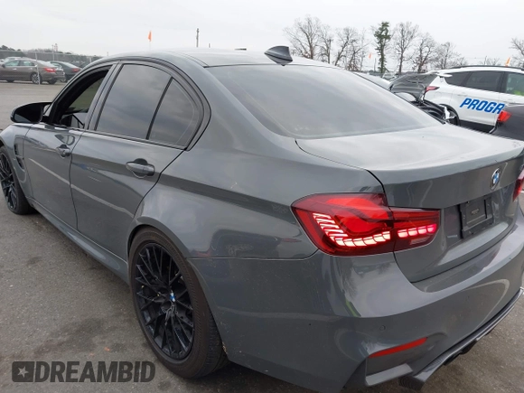 2018 BMW M3 z VIN WBS8M9C54J5K99251, wystawiony jako IAAI lot #38433789 z przebiegiem 41 081 mil mil oraz . Historia ofert i sprzedaży dostępna na DreamBid. Obrazek 3.