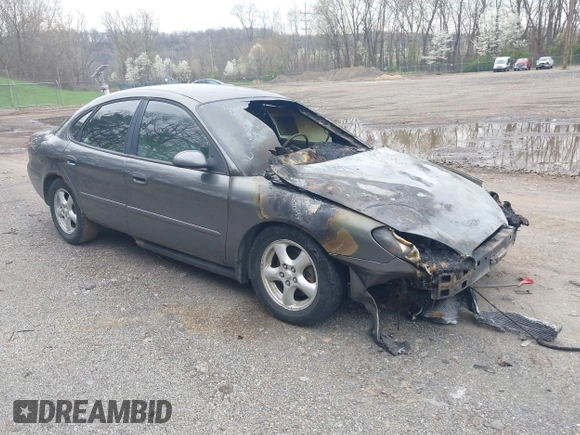 2003 Ford Taurus SES Standard with VIN 1FAFP55U43A261182, listed as a IAAI auction lot 42020172 with 118,000 mi miles. Bid and sale history available at carsss.com. Image 1.