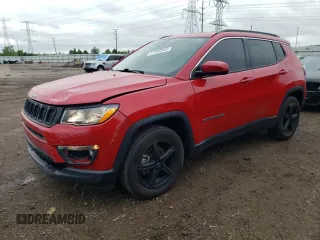 2019 Jeep Compass Latitude z VIN 3C4NJCBBXKT615468, wystawiony jako Copart lot #57355845 z przebiegiem 74 164 mil mil oraz Szkoda całkowita • Salvage title. Historia ofert i sprzedaży dostępna na DreamBid. Obrazek 1.