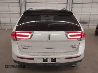 2014 Lincoln MKX z VIN 2LMDJ8JK7EBL18541, wystawiony jako IAAI lot #41684416 z przebiegiem 121 568 mil mil oraz . Historia ofert i sprzedaży dostępna na DreamBid. Obrazek 17.