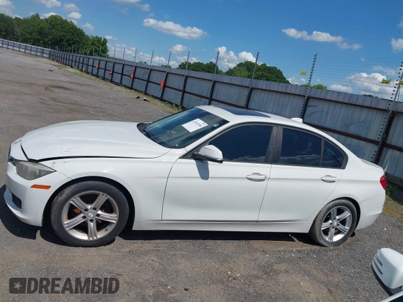 2014 BMW 3 Series 328i z VIN WBA3A5C51EP603386, wystawiony jako IAAI lot #42343104 z przebiegiem Nie podano mil oraz . Historia ofert i sprzedaży dostępna na DreamBid. Obrazek 13.