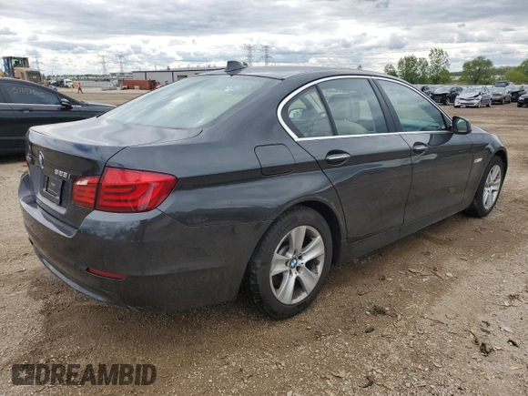 2013 BMW 5 Series 528i xDrive z VIN WBAXH5C59DD112318, wystawiony jako Copart lot #57650125 z przebiegiem 106 189 mil mil oraz Szkoda całkowita • Salvage title. Historia ofert i sprzedaży dostępna na DreamBid. Obrazek 3.