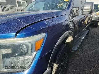 2016 Nissan Titan Platinum Reserve z VIN 1N6BA1F47GN502505, wystawiony jako IAAI lot #42520972 z przebiegiem 104 949 mil mil oraz . Historia ofert i sprzedaży dostępna na DreamBid. Obrazek 10.