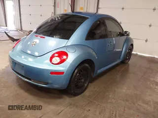 2010 Volkswagen New Beetle Coupe with VIN 3VWPW3AG4AM003893, listed as a IAAI auction lot 41255087 with 192,128 mi miles. Bid and sale history available at carsss.com. Image 4.
