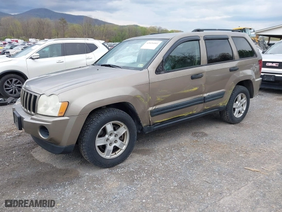 2005 Jeep Grand Cherokee Laredo with VIN 1J4GR48K35C510327, listed as a IAAI auction lot 42026081 with 260,377 mi miles. Bid and sale history available at carsss.com. Image 2.