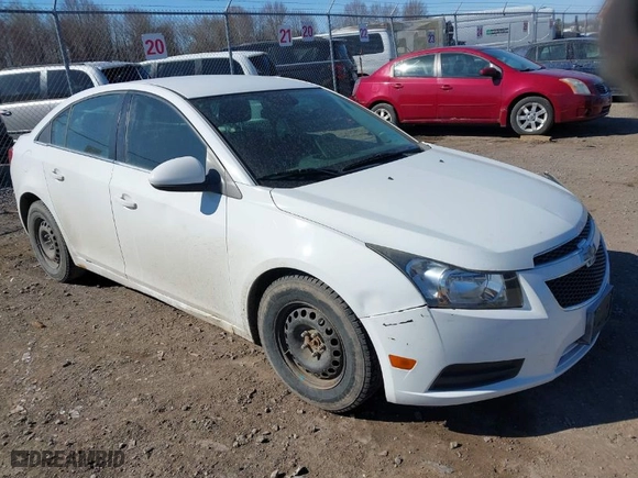 2014 Chevrolet Cruze 1LT with VIN 1G1PC5SB2E7260845, listed as a IAAI auction lot 41847899 with 87,720 mi miles. Bid and sale history available at carsss.com. Image 1.