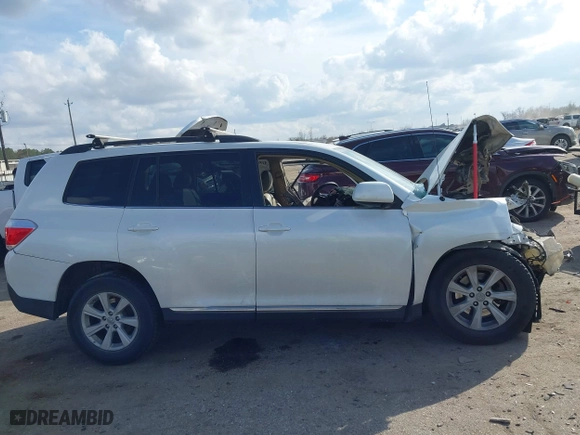 2011 Toyota Highlander with VIN 5TDZK3EH9BS046931, listed as a IAAI auction lot 41505790 with 1 mi miles. Bid and sale history available at carsss.com. Image 13.