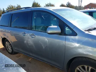 2016 Toyota Sienna XLE with VIN 5TDYK3DC4GS739785, listed as a IAAI auction lot 41513038 with 71,935 mi miles. Bid and sale history available at carsss.com. Image 14.