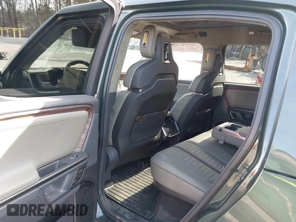 2022 Rivian R1T Adventure z VIN 7FCTGAAA8NN015369, wystawiony jako IAAI lot #41407842 z przebiegiem 22 507 mil mil oraz . Historia ofert i sprzedaży dostępna na DreamBid. Obrazek 8.