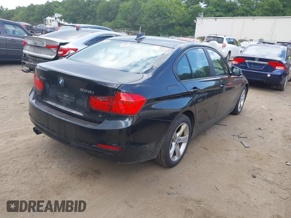 2014 BMW 3 Series 328i xDrive z VIN WBA3B5C54EF958961, wystawiony jako IAAI lot #42542378 z przebiegiem 310 348 mil mil oraz . Historia ofert i sprzedaży dostępna na DreamBid. Obrazek 4.