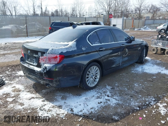 2011 BMW 5 Series 535i xDrive z VIN WBAFU7C52BC777616, wystawiony jako IAAI lot #41599614 z przebiegiem 150 723 mil mil oraz . Historia ofert i sprzedaży dostępna na DreamBid. Obrazek 4.