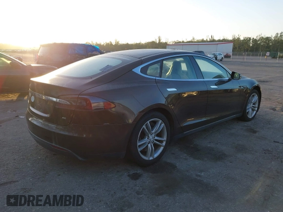 2014 Tesla Model S 60 z VIN 5YJSA1H19EFP51406, wystawiony jako IAAI lot #41561395 z przebiegiem Nie podano mil oraz . Historia ofert i sprzedaży dostępna na DreamBid. Obrazek 4.