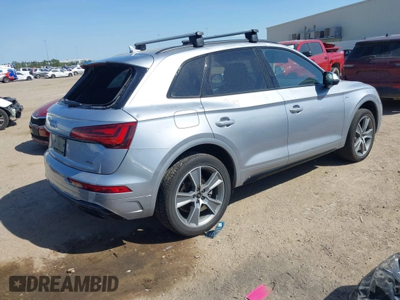 2025 Audi Q5 S line Premium z VIN WA1GAAFY0S2026775, wystawiony jako IAAI lot #41866254 z przebiegiem 8730 mil mil oraz . Historia ofert i sprzedaży dostępna na DreamBid. Obrazek 4.