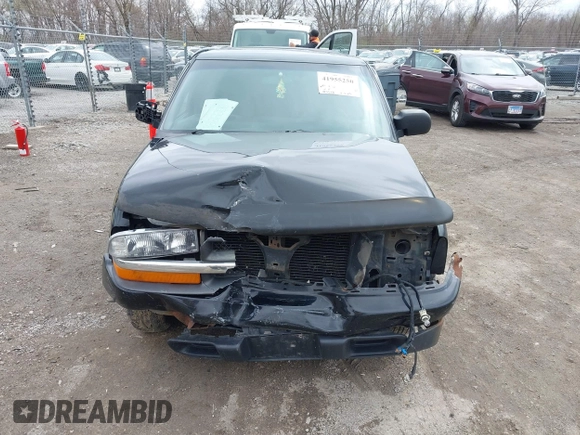 2001 Chevrolet S-10 LS with VIN 1GCCS19W818112858, listed as a IAAI auction lot 41955250 with 185,516 mi miles and . Bid and sale history available at DreamBid. Image 12.