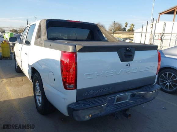 2006 Chevrolet Avalanche LT with VIN 3GNEC12Z76G131095, listed as a IAAI auction lot 41411833 with 166,571 mi miles. Bid and sale history available at carsss.com. Image 3.
