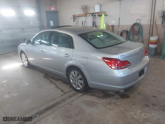 2005 Toyota Avalon XL with VIN 4T1BK36BX5U045813, listed as a IAAI auction lot 42061631 with 150,436 mi miles. Bid and sale history available at carsss.com. Image 3.