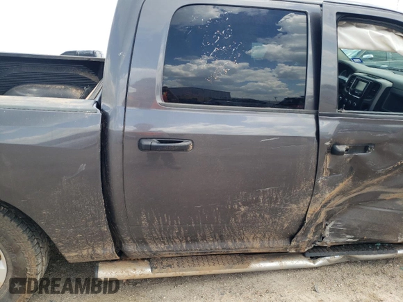 2018 Ram 1500 Express z VIN 1C6RR7KT8JS339244, wystawiony jako Copart lot #56287825 z przebiegiem 71 757 mil mil oraz Szkoda całkowita • Salvage title. Historia ofert i sprzedaży dostępna na DreamBid. Obrazek 10.