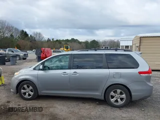 2011 Toyota Sienna LE AAS with VIN 5TDKK3DC3BS109139, listed as a IAAI auction lot 41715718 with 210,332 mi miles. Bid and sale history available at carsss.com. Image 14.