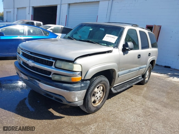 2002 Chevrolet Tahoe LT with VIN 1GNEC13Z72R281538, listed as a IAAI auction lot 41692881 with 188,140 mi miles. Bid and sale history available at carsss.com. Image 2.