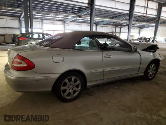 2004 Mercedes-Benz CLK 320 z VIN WDBTK65GX4T024308, wystawiony jako Copart lot #80129914 z przebiegiem 106 827 mil mil oraz Szkody całkowita. Historia ofert i sprzedaży dostępna na DreamBid. Obrazek 3.