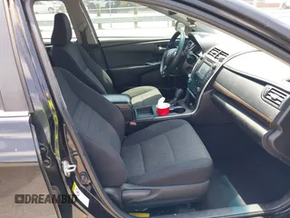 2015 Toyota Camry XLE z VIN 4T1BF1FK3FU089923, wystawiony jako IAAI lot #42285166 z przebiegiem 109 631 mil mil oraz . Historia ofert i sprzedaży dostępna na DreamBid. Obrazek 5.