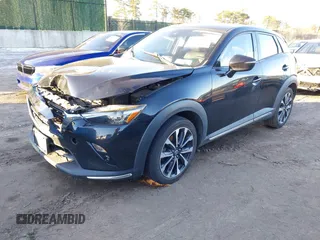 2019 Mazda CX-3 Grand Touring z VIN JM1DKFD78K0417780, wystawiony jako IAAI lot #41573009 z przebiegiem 70 002 mil mil oraz . Historia ofert i sprzedaży dostępna na DreamBid. Obrazek 2.