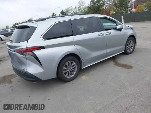 2021 Toyota Sienna XLE with VIN 5TDYRKEC6MS069690, listed as a IAAI auction lot 41841252 with 56,632 mi miles. Bid and sale history available at carsss.com. Image 4.