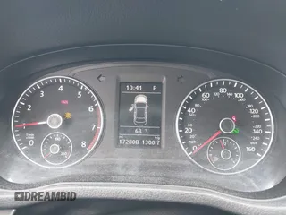 2015 Volkswagen Passat SE z VIN 1VWBT7A38FC062252, wystawiony jako IAAI lot #42206024 z przebiegiem 172 808 mil mil oraz . Historia ofert i sprzedaży dostępna na DreamBid. Obrazek 7.