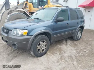 2005 Ford Escape XLT with VIN 1FMYU03145KA42335, listed as a IAAI auction lot 42110937 with 229,394 mi miles. Bid and sale history available at carsss.com. Image 2.