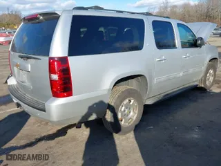 2014 Chevrolet Suburban LT with VIN 1GNSKJE75ER152008, listed as a IAAI auction lot 40938852 with 210,489 mi miles. Bid and sale history available at carsss.com. Image 4.