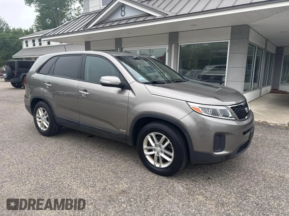 2014 Kia Sorento LX z VIN 5XYKTCA69EG542686, wystawiony jako IAAI lot #42475453 z przebiegiem 128 962 mil mil oraz . Historia ofert i sprzedaży dostępna na DreamBid. Obrazek 1.