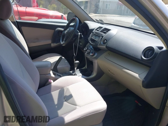 2006 Toyota RAV4 with VIN JTMZD33V866004405, listed as a IAAI auction lot 42090377 with 132,232 mi miles. Bid and sale history available at carsss.com. Image 5.