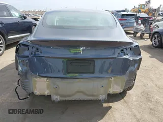 2023 Tesla Model 3 z VIN 5YJ3E1EA5PF700307, wystawiony jako IAAI lot #42034319 z przebiegiem 32 945 mil mil oraz . Historia ofert i sprzedaży dostępna na DreamBid. Obrazek 17.