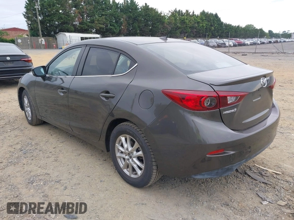 2015 Mazda 3 i Grand Touring z VIN JM1BM1W76F1223850, wystawiony jako IAAI lot #42356420 z przebiegiem 45 514 mil mil oraz . Historia ofert i sprzedaży dostępna na DreamBid. Obrazek 3.