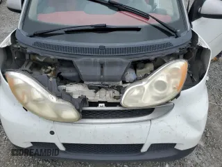 2009 Smart fortwo Pure z VIN WMEEJ31X19K250107, wystawiony jako Copart lot #71576014 z przebiegiem 93 792 mil mil oraz Szkoda całkowita • Salvage title. Historia ofert i sprzedaży dostępna na DreamBid. Obrazek 11.