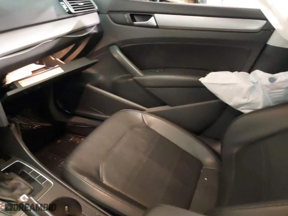2015 Volkswagen Passat 1.8T S with VIN 1VWAT7A34FC096247, listed as a IAAI auction lot 41522933 with 143,250 mi miles. Bid and sale history available at carsss.com. Image 5.