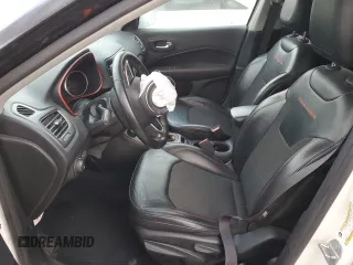 2019 Jeep Compass Trailhawk z VIN 3C4NJDDB4KT740047, wystawiony jako Copart lot #86834404 z przebiegiem 108 201 mil mil oraz Szkoda całkowita • Salvage title. Historia ofert i sprzedaży dostępna na DreamBid. Obrazek 7.