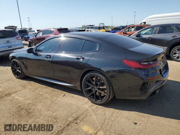 2022 BMW 8 Series M850i z VIN WBAGV8C03NCH58172, wystawiony jako Copart lot #71592504 z przebiegiem 25 854 mil mil oraz Czysty tytuł • Clean title. Historia ofert i sprzedaży dostępna na DreamBid. Obrazek 2.