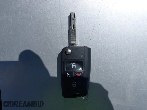 2019 Volkswagen Tiguan S z VIN 3VV1B7AX0KM043032, wystawiony jako IAAI lot #41862179 z przebiegiem 154 440 mil mil oraz . Historia ofert i sprzedaży dostępna na DreamBid. Obrazek 11.