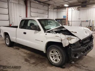 2002 Dodge Dakota SLT with VIN 1B7GL42X32S632375, listed as a IAAI auction lot 39909886 with 181,521 mi miles. Bid and sale history available at carsss.com. Image 1.