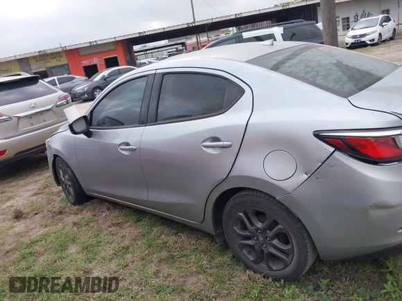 2019 Toyota Yaris L z VIN 3MYDLBYV1KY500070, wystawiony jako IAAI lot #41933128 z przebiegiem Nie podano mil oraz . Historia ofert i sprzedaży dostępna na DreamBid. Obrazek 13.